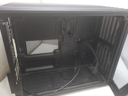 Petit boitier de tour d'ordinateur CORSAIR 16" x 10" x 12" – Image 5