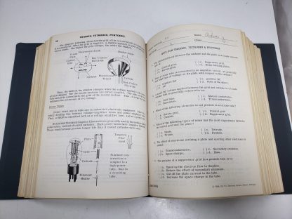 Livre - manuel vintage RETS - Radio Electronic Television School (1968) – Image 7