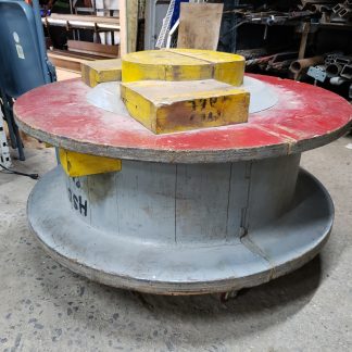 Grosse bobine - reel - touret de câble en bois sur 4 bonnes roulettes swivels