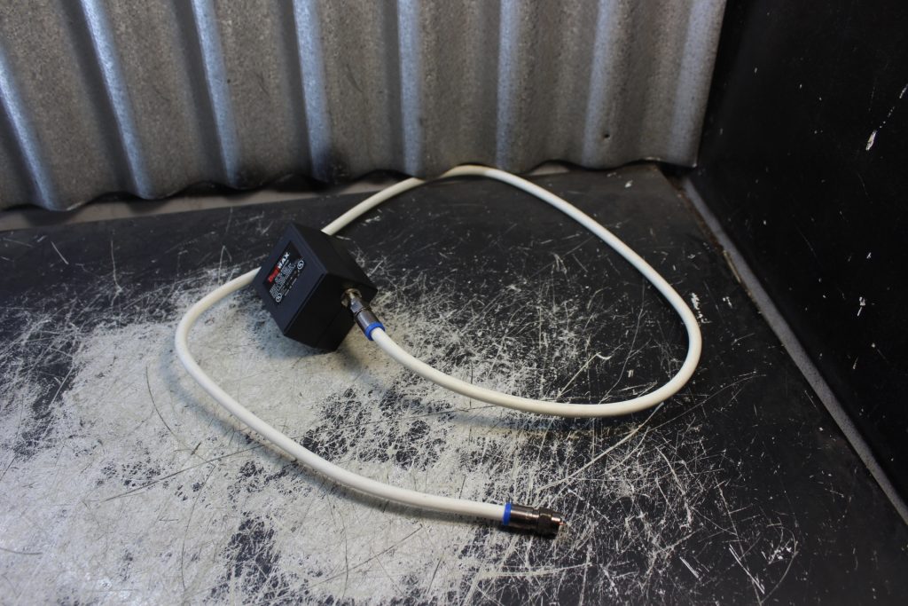 Adaptateur coaxial output: 12V (pour booster un signal de télé)