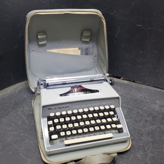 Remington Travel-Riter DELUXE Typewriter with Case (NOT TESTED)