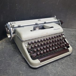 Olympia De Luxe Portable Typewriter (NOT TESTED)