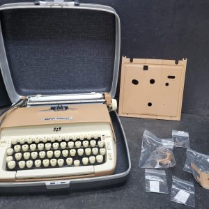 SMITH-CORONA Portable Typewriter - Need a deep clean (UNTESTED)