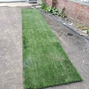 Rouleau de tapis - faux gazon 42" x 18"