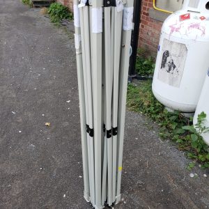 Structure de tente chapiteau 9'x9' - SANS TOILE, structure seulement