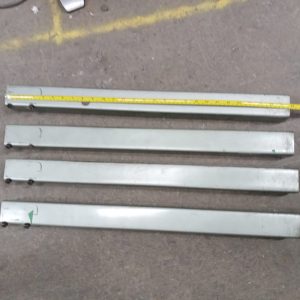 4 pattes de table en métal 28" de long