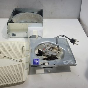 Exhaust fan / ventilateur / fan de plafond