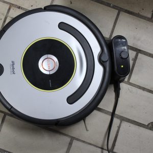 iROBOT Roomba 630 Vacuum Cleaning Robot - W/charger - no remote