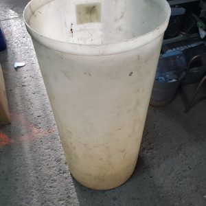 Baril en plastique 19" de diamêtre x 39" de haut