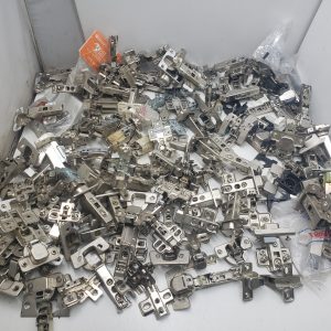 Gros lot de pentures de porte d'armoire varié - cabinet door hinge