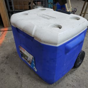 Grande glacière sur roulette