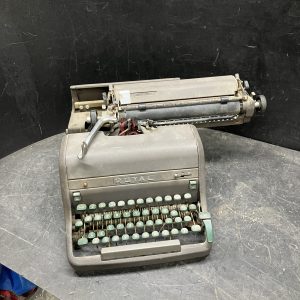 Machine à écrire vintage ROYAL - NON FONCTIONNEL