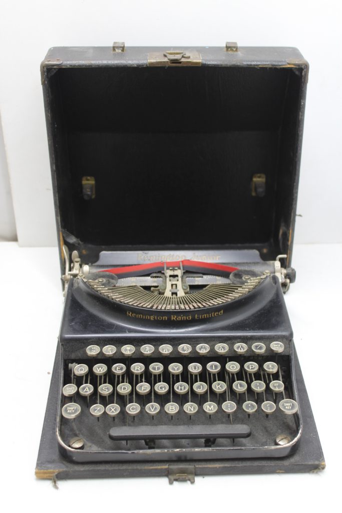 Antique Remington Junior Portable Typewriter & Case Standard Glass Keys