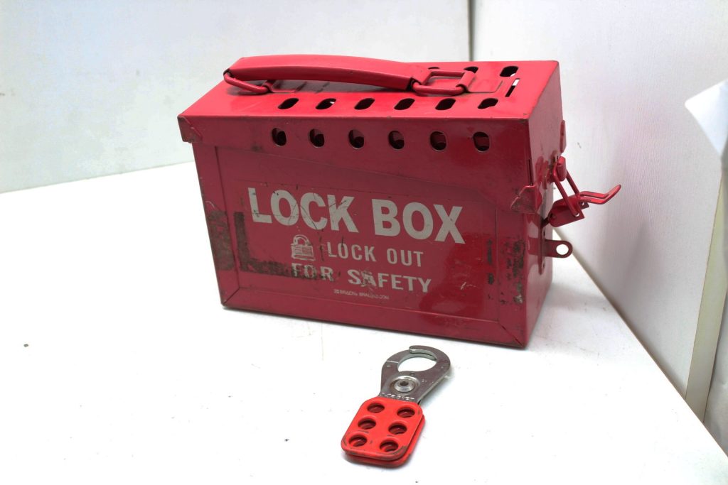 BRADY- Safety Metal Lock Box 1D677 13-Lock 24cmx9cmx24cm AND Steel locker hasp