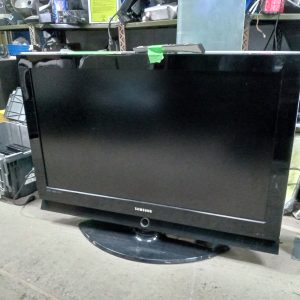 Télévision Panasonic 40" avec télécommande - Pas intelligente + lourde