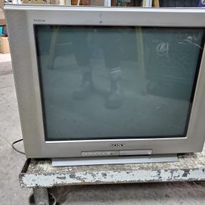 Télévision SONY Trinitron CRT KV-24FV12 - Côté brisé mais fonctionelle -