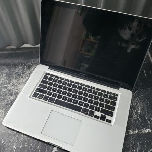 Apple Macbook Pro 15” A1286 - SSD 480gb (doesn't light up, for parts)