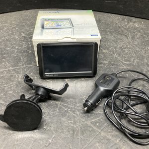 GPS Garmin Nüvi 225W with accessories