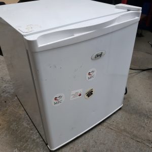 Petit réfrigérateur - mini frigo (manque une tablette)