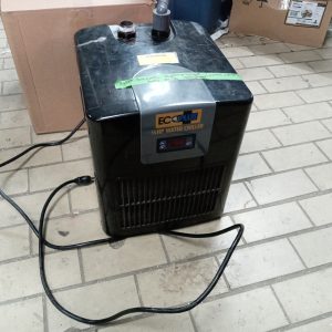 ECOPLUS 1/4 Aquariuim Water Chiller (fonctionne bien mais il n'y a plus de réfrigérant)