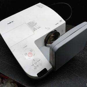 Projecteur NEC U310W DLP (allume mais la lumière power reste rouge)