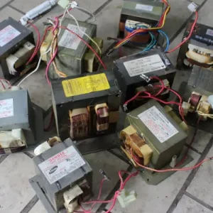 Adaptateur, convertisseur, transformateur de courant