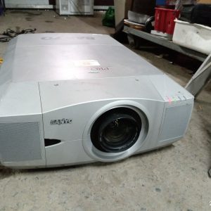Projecteur Sanyo PRO xtraX Multiverse Projector PLC-XF45 (pour pièces / pas testé)