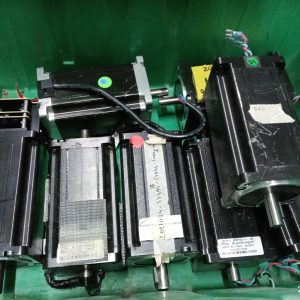 8 stepper motors - moteurs pas à pas pour projet - état inconnu - pas testé
