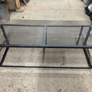 Meuble en acier 48" x 16" x 16"