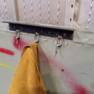 Crochet - Support pour vêtements - 9" de large