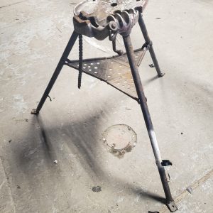 Plieuse à tuyau - conduit sur pieds - étau