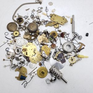 Pièces variées pour projet - engrenage, horloge, montre