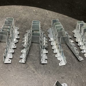 Lot de 24 MiTEk USP JUS26-TZ étrier à poutrelle - Joist Hangers. 2" x 6" à 8"