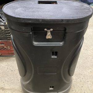 Roadcase oval en plastique sur roulettes 23" x 16" x 38"