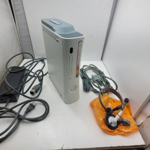 XBox 360 for parts or repairs, with cables [Overheats]