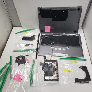 Lot of replacement parts for Macbook 13" circa 2018 - keyboard, palmrest, speaker, touchpad, ssd
