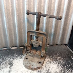 Vintage Pipe Vise - Unknow size