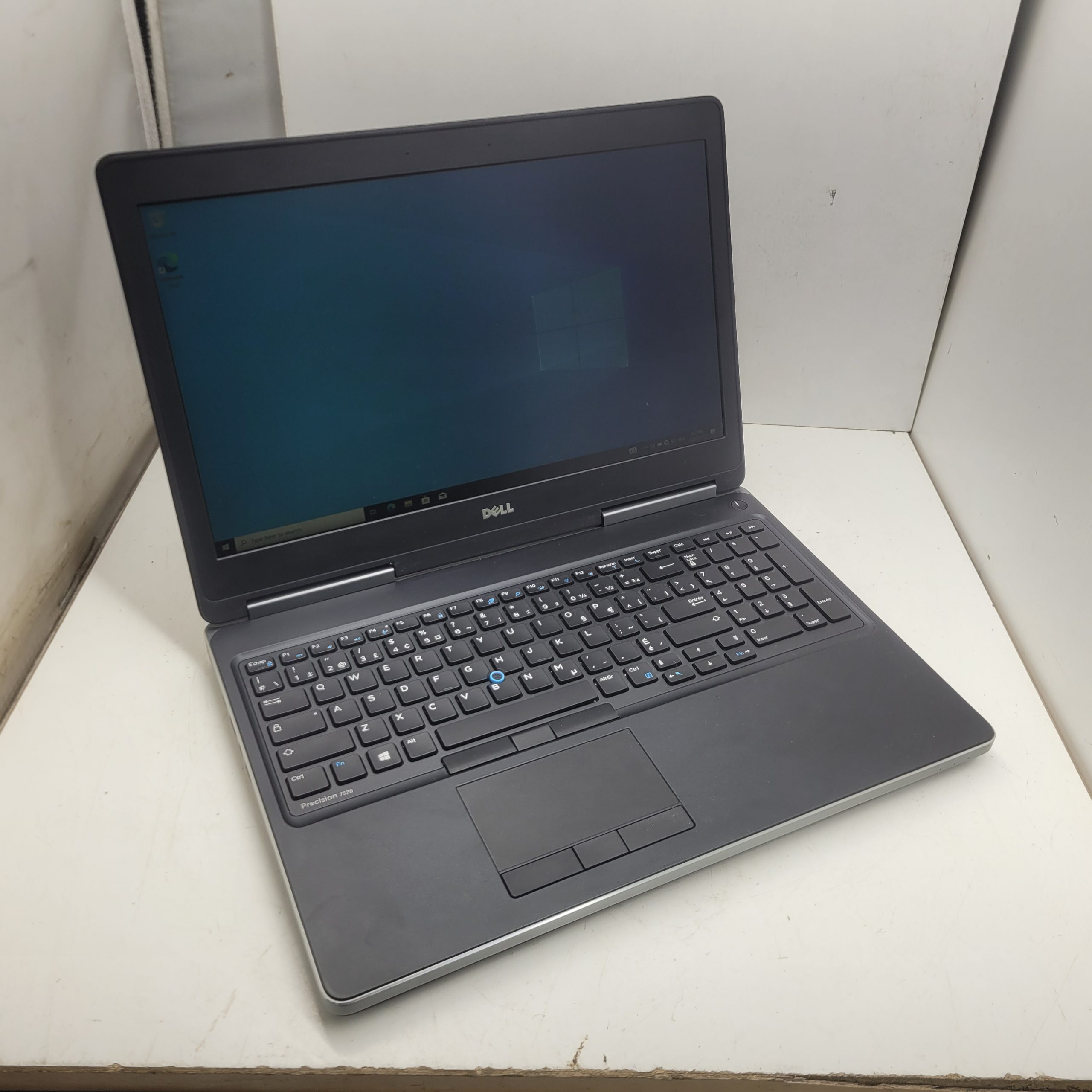 Laptop Dell Precision 7520 – Windows 10 pro