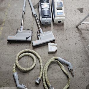 2 aspirateurs ELECTROLUX non-fonctionnel pour pièces