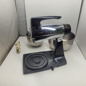 Vintage Sunbeam Mixmaster mixer - Turns on, bearings to change, AS IS