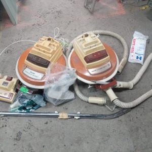 2 aspirateurs vintages fonctionnels Hoover Celebrity avec accessoires et sacs neufs