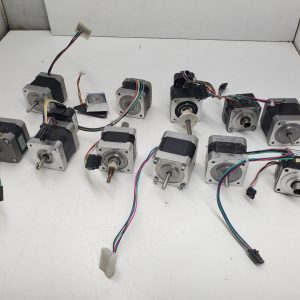 Lot de 11x petits moteurs pas à pas - step motors