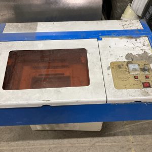 Graveuse et découpeuse laser C02 de type K40 Industrial et Chiller CW-3000