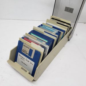 50x disquettes - floppy disk 3.5'' + boite de rangement