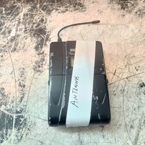 SHURE U1-UA Belt Pack Transmitter 782-806MHz - No Wire - Antenna is broken