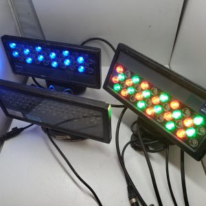 Lot de 3x lampes LED DMX Theatrixx XF36VCRGB3 semi-fonctionnel - à réparer