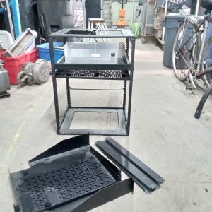 Server Rack - rackmount 19" x 18" x 25" avec 3 tablettes
