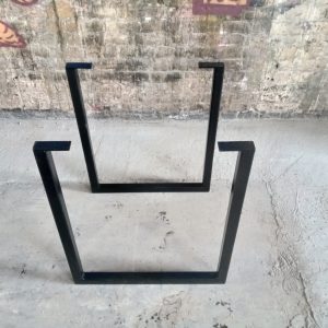 2 pattes de table en acier 24" de large x 27-3/4" de hauteur