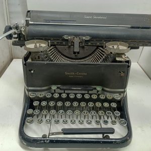 Vintage L.C. Smith Corona Manual Typewriter Silent Secretarial- Parts/ Repair/ Collectionable and Rare Vintage L.C. Smith Corona Manual Typewriter Silent Secretarial