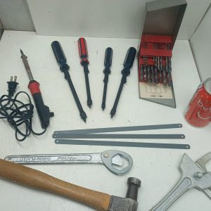 “Tous les outils visibles sur la photo, seulement 15$/ Set of tools